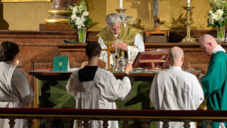 Ehtoollisen konsekraatio. Vihreä liturginen väri.